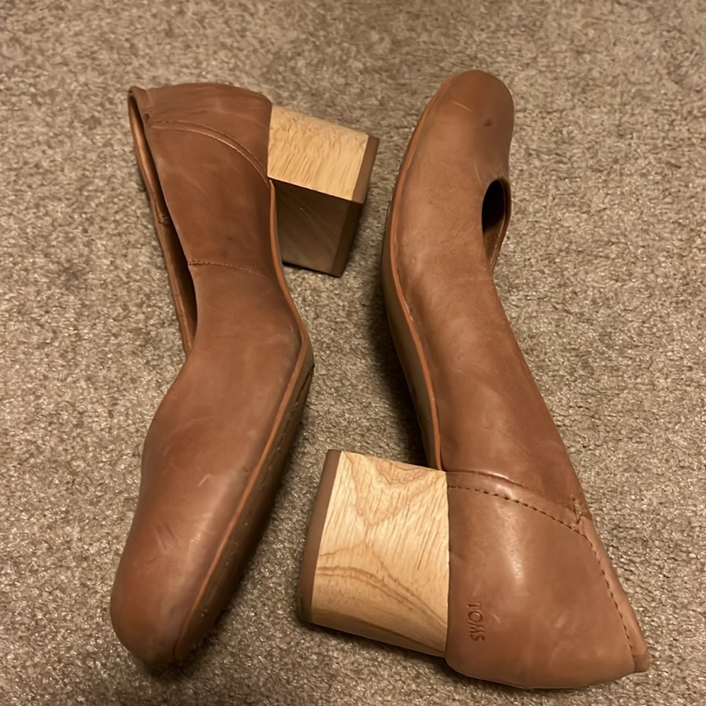Tom’s Leather Heels - Picture 3 of 5